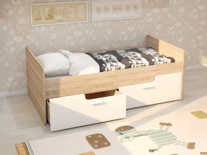 Кровать Умка дуб сонома с белыми ящиками в Ишиме - ishim.magazinmebel.ru | фото
