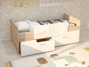 Кровать Умка дуб сонома с белыми ящиками и ограничителем в Ишиме - ishim.magazinmebel.ru | фото - изображение 1